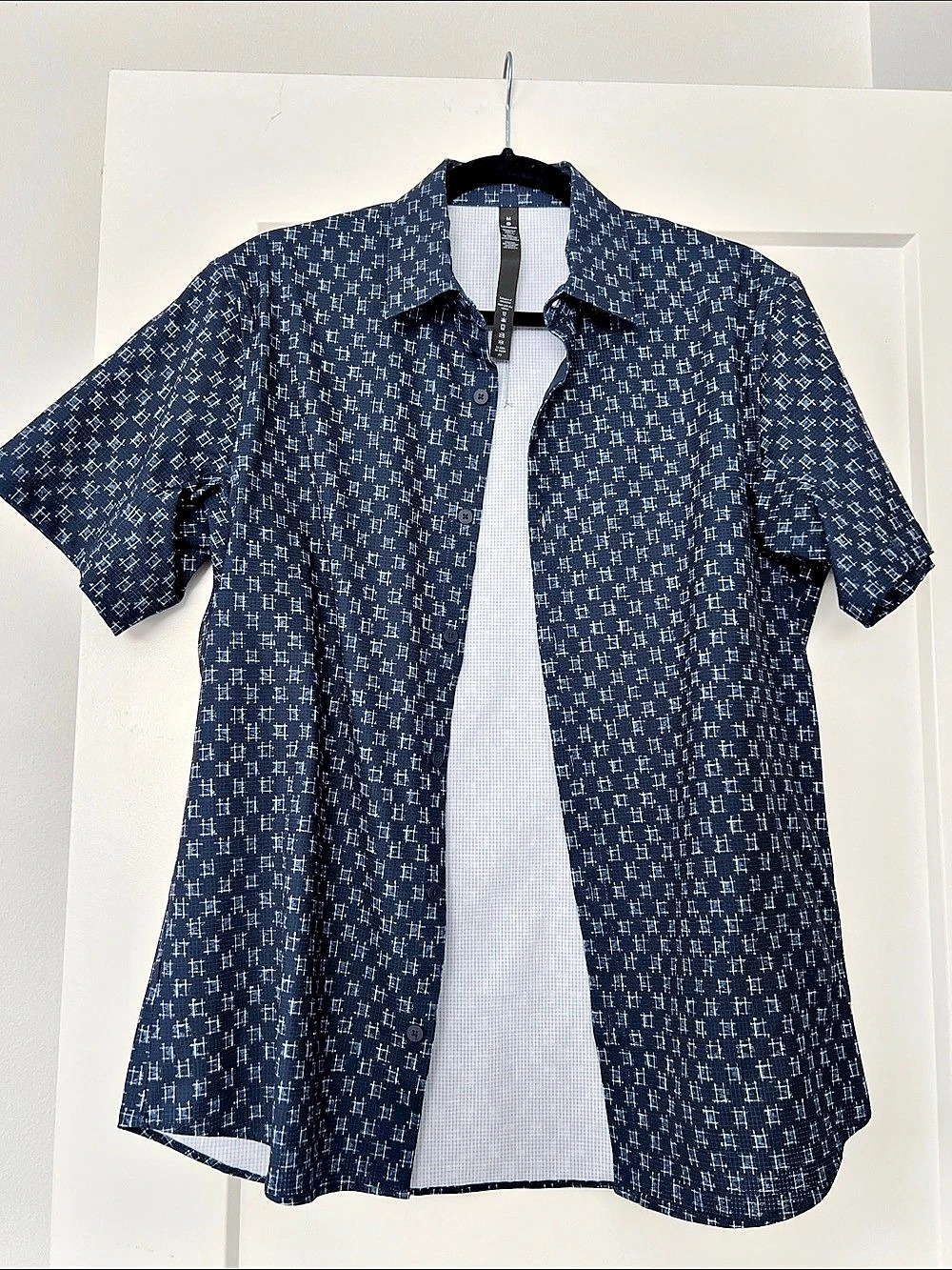 Lululemon Men's Geometric Short Sleeve Shirt Size Medium